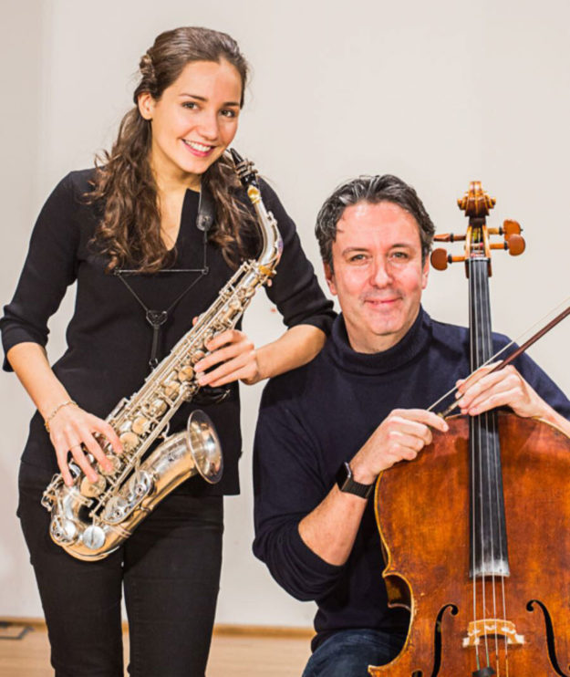 Asya Fateyeva, klassiches Saxophon und Matias de Oliveira Pinto, Violoncello